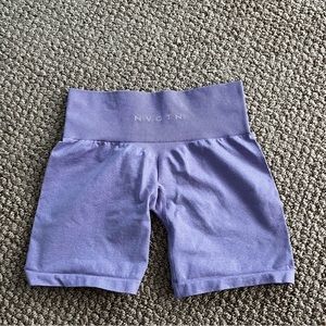 NVGTN Pro Short in Lavender - size S